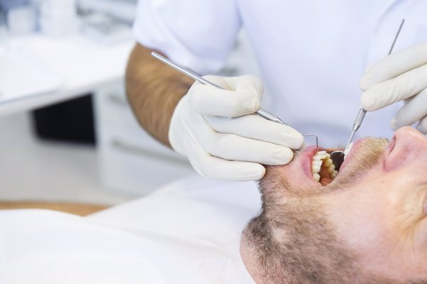 Dentistas colaboran con el Gobierno en la elaboración de las 'Directrices de buenas prácticas en las clínicas dentales'