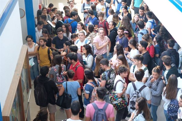 Cerca de 51.500 estudiantes andaluces empiezan a examinarse desde este martes de selectividad, un 18,5% más