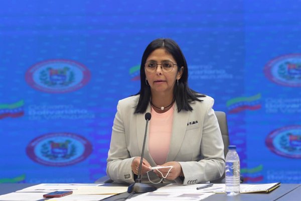 El PE recuerda a los 27 que venezolanos sancionados no pueden entrar en la UE, tras el incidente de Delcy Rodríguez