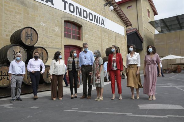 El mundo del vino centra la primera parte de la visita de los Reyes a La Rioja