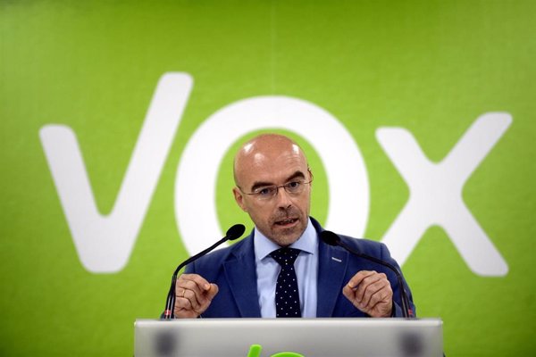 Vox critica que el Gobierno no aplica a migrantes medidas de prevención pero confina a los españoles