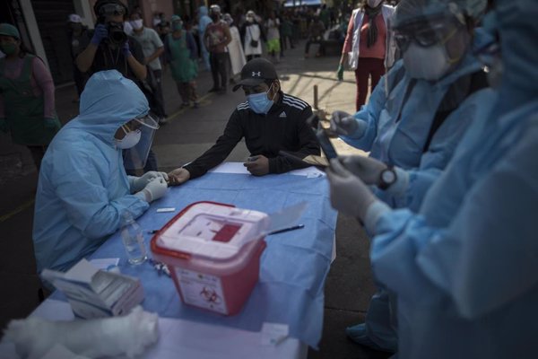 Perú suma casi 4.000 casos nuevos de coronavirus y ya roza los 334.000 positivos