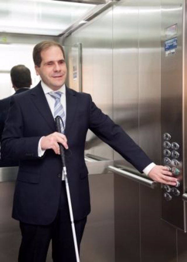 La Fundación ONCE impulsa un sistema para tratar de minimizar el riesgo de contagio de Covid-19 en ascensores