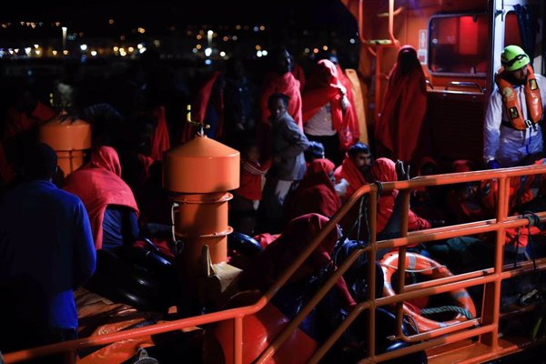 Más de 400 migrantes han llegado en patera a las costas este fin de semana, con un fallecido en Almería