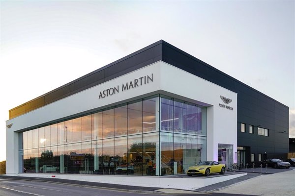 S&P sube un escalón la calificación de Aston Martin, pero la mantiene en bono basura