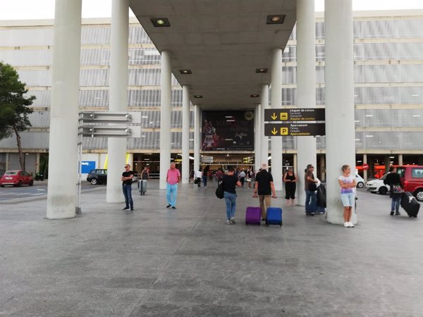 Los aeropuertos de Baleares registran cerca de 1.800 vuelos este fin de semana, según AENA