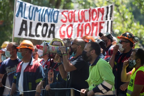 Empleados de Alcoa se reúnen este martes para abordar movilizaciones y una convocatoria de huelga indefinida
