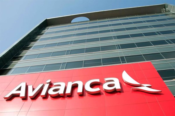Avianca pierde 297 millones hasta junio lastrada por la pandemia y su reestructuración financiera
