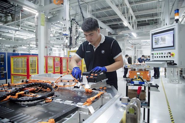 Las ventas minoristas y la producción industrial de China mantienen su recuperación en agosto