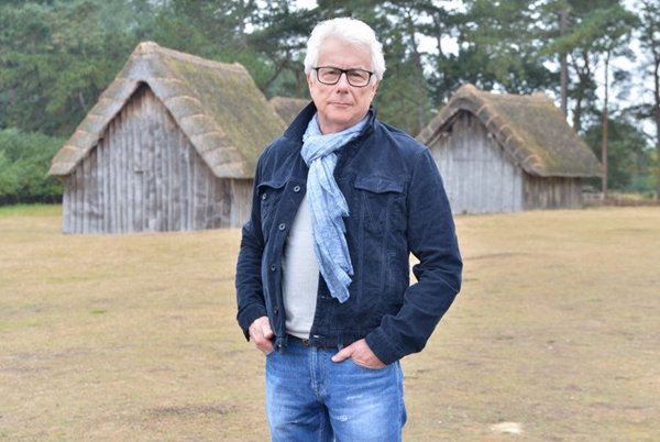 Ken Follett regresa con 'Las tinieblas y el alba':