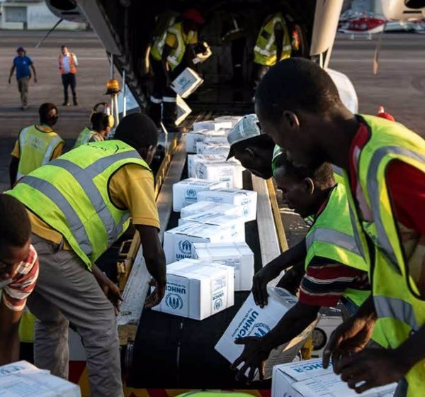 Inditex donará prendas a ACNUR para refugiados y máquinas para fabricar mascarillas a COGAMI este año