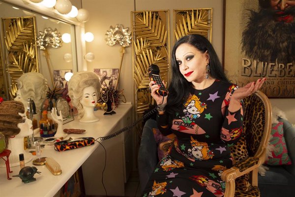 Alaska relevará a Concha Veslasco como presentadora de 'Cine de Barrio'