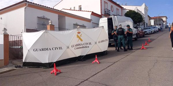 El detenido por la muerte de Manuela Chavero llega a su casa con la Guardia Civil tras pasar su primera noche en prisión