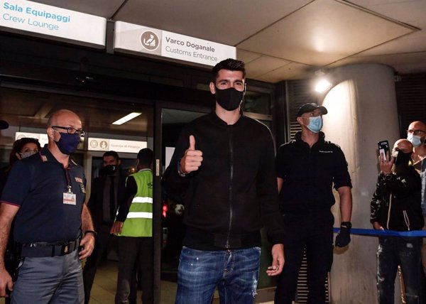 El delantero español Álvaro Morata llega a Turín para firmar su cesión a la Juventus
