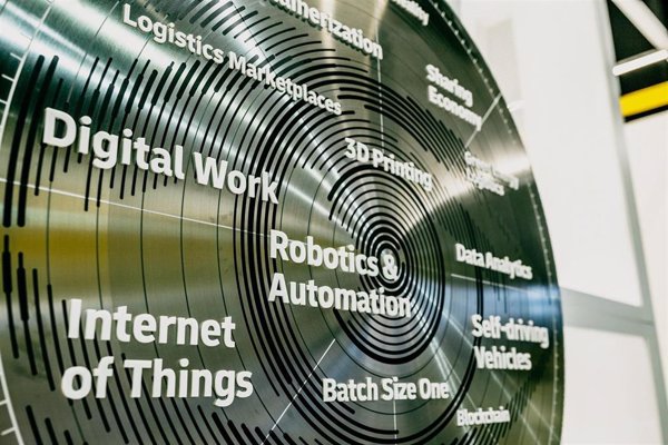 IA, robótica, computación cuántica y sostenibilidad, las tendencias que darán forma a la logística del futuro, según DHL