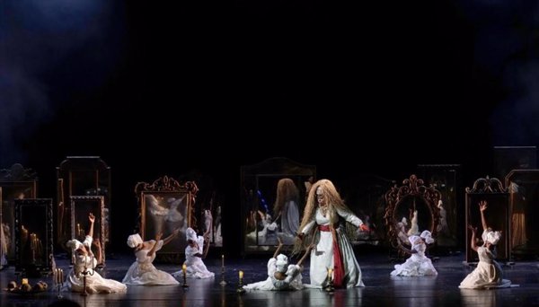 El Teatro Real vuelve con 'Un ballo in maschera' recibido entre aplausos