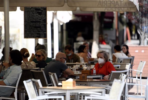 Madrid podría extender a toda la región el cierre de bares y restaurantes a las 22 horas si no se contiene