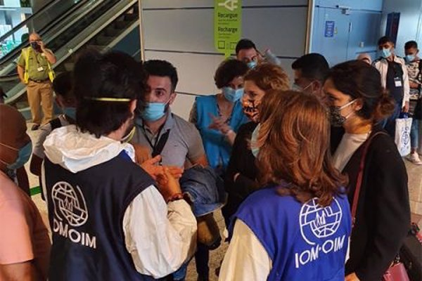 Unos 140 refugiados sirios, 53 de ellos niños, llegan a Madrid para su reasentamiento en España