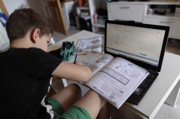 El Congreso insta al Gobierno a aprobar un Plan de Digitalización para reducir la brecha digital en la educación