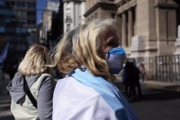 Argentina suma cerca de 13.500 nuevos contagios y supera ya los 16.500 fallecidos por la COVID-19