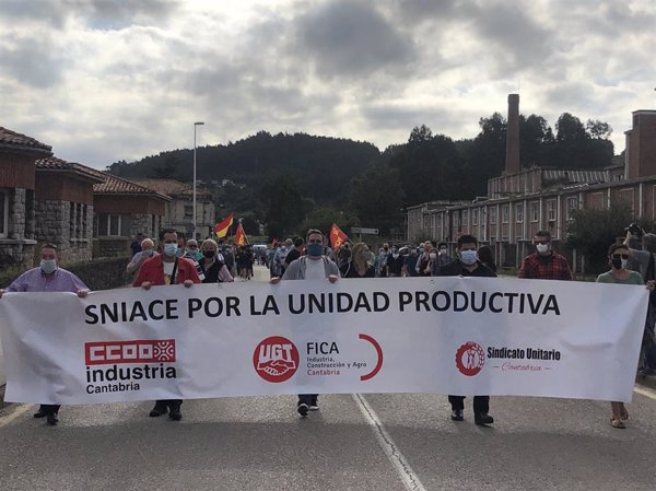 Los trabajadores de Sniace vuelven a manifestarse mañana en Torrelavega
