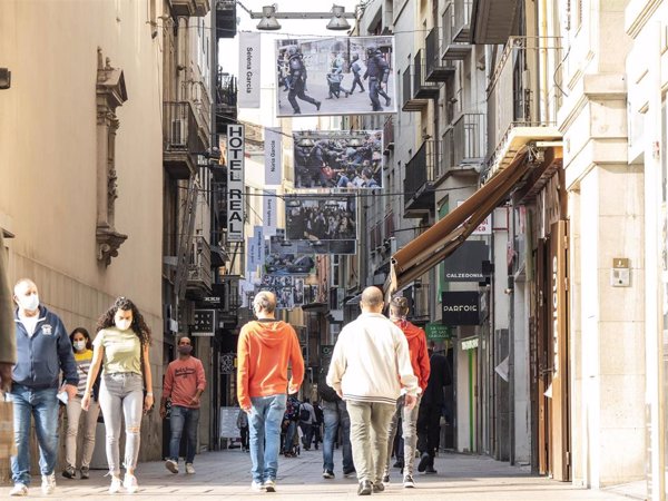 El Ayuntamiento de Lleida instala fotos del 1-O en la calle Major y Cs presenta una queja