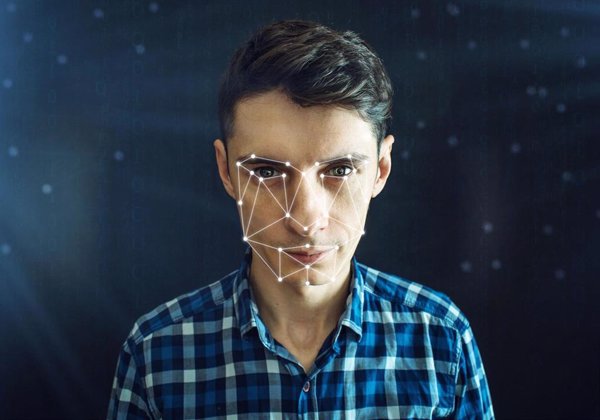 Hackear el control de accesos de las empresas: cómo se infiltran los atacantes en dispositivos de reconocimiento facial