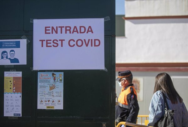 Andalucía supera tres parámetros de indicadores de transmisión que Sanidad califica como 