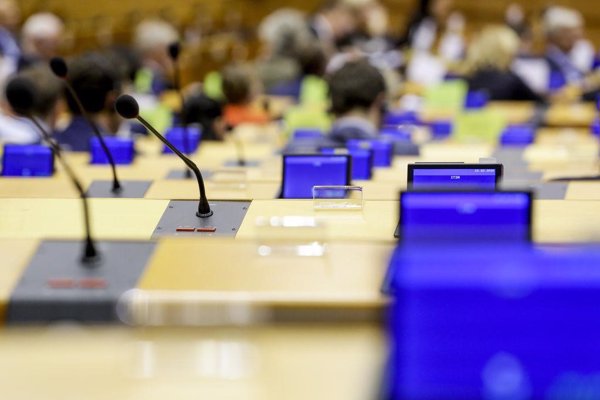 La Eurocámara reclama inversiones a Bruselas para acabar con la brecha digital y favorecer la educación a distancia