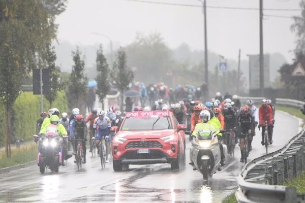 El Giro modifica el inicio de la 19ª etapa por mal tiempo