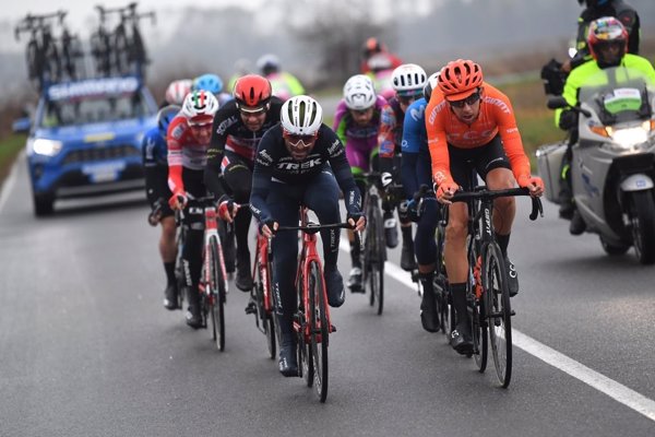 Cerny gana fugado tras el 'motín' del pelotón al Giro