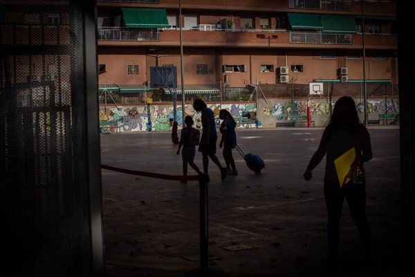 Cataluña contabiliza 2.546 grupos escolares confinados y ningún centro cerrado