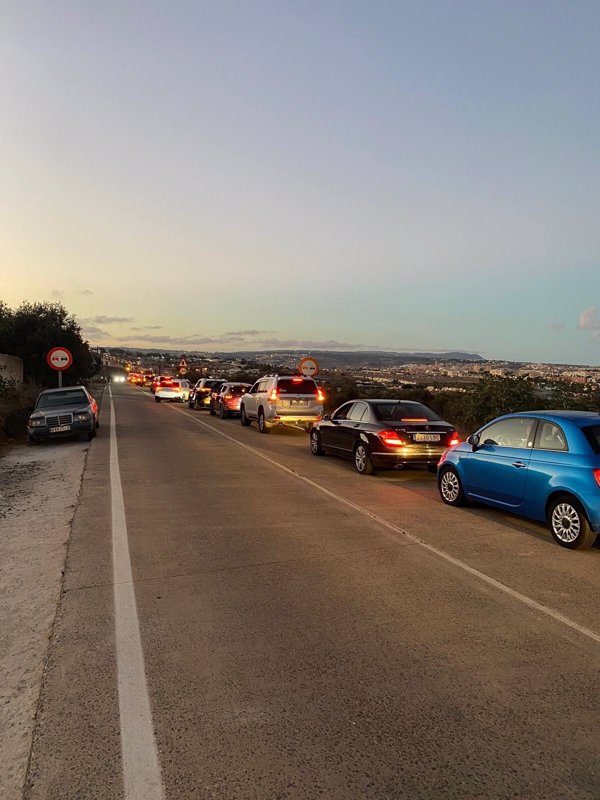 Una caravana de más de 500 vehículos exige el fin del cierre total de la hostelería en Melilla