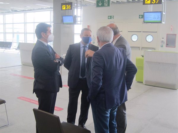 Ábalos confía en que la PCR negativa a los viajeros ayude a la recuperación turística en Canarias