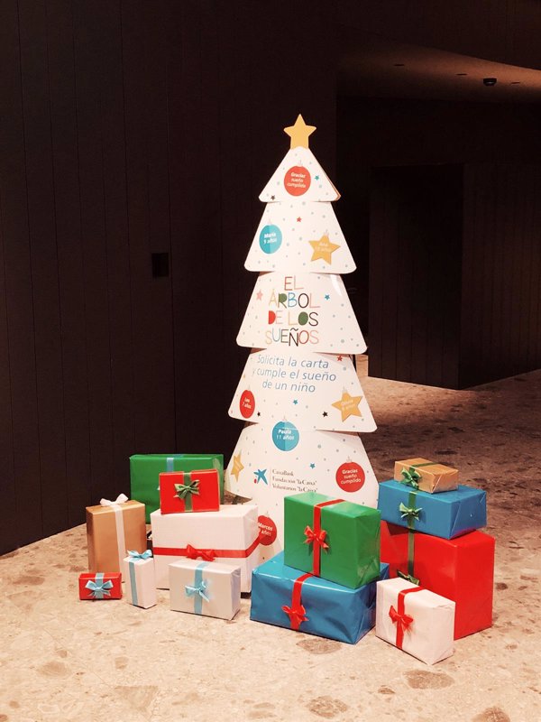 CaixaBank entregará 25.000 regalos de Navidad a niños y niñas en situación de pobreza