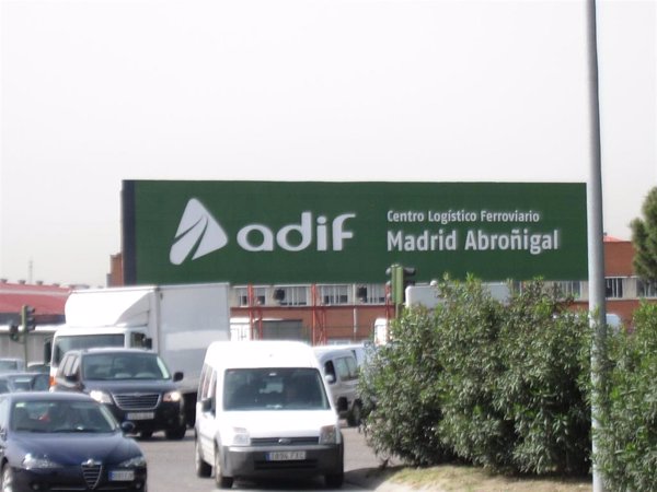 Adif licita el arrendamiento de diez almacenes situados en la terminal de Madrid Abroñigal