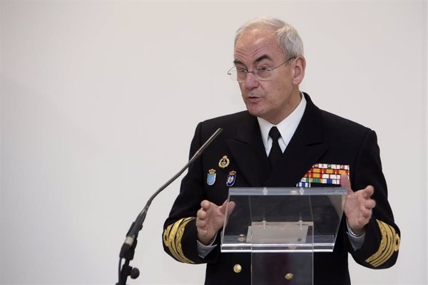 La Armada descarta el bloqueo naval que plantea Vox y recuerda que su obligación 