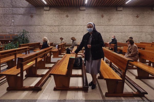 Una asociación católica pide derogar el toque de queda del 24 de diciembre para salvar la Misa del Gallo