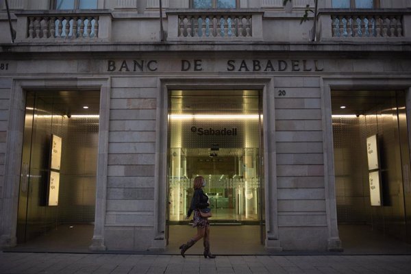 Banco Sabadell mejora las condiciones económicas de los trabajadores que se acojan a bajas y prejubilaciones