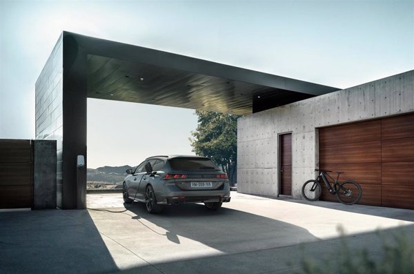 Peugeot lanza el nuevo 508 Sport Engineered, con 360 caballos y 42 kilómetros de autonomía eléctrica