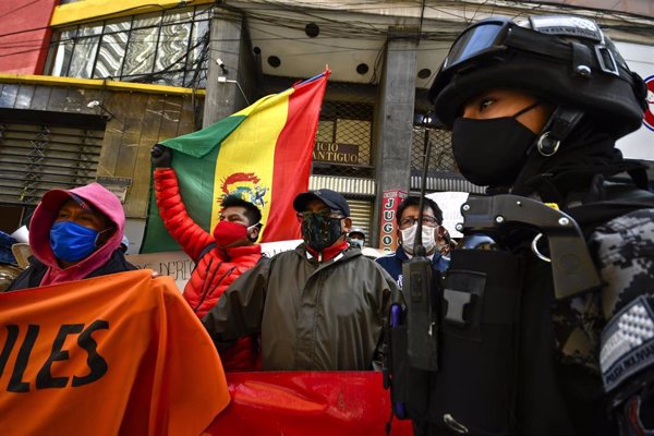 Militares protestan en Bolivia contra sentencia a comandante de las FFAA por asesinato en la masacre de Sacaba