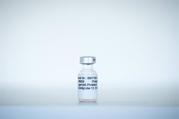 Pfizer y BioNTech también pidieron ayer la autorización para comercializar su vacuna COVID-19 en Europa