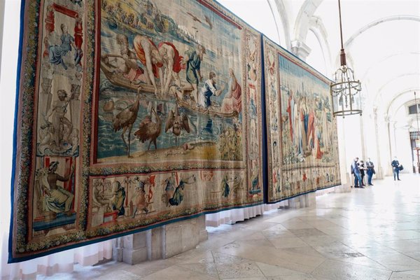 El Palacio Real homenajea a Rafael en el centenario de su muerte con los tapices de la serie apostólica para Felipe II