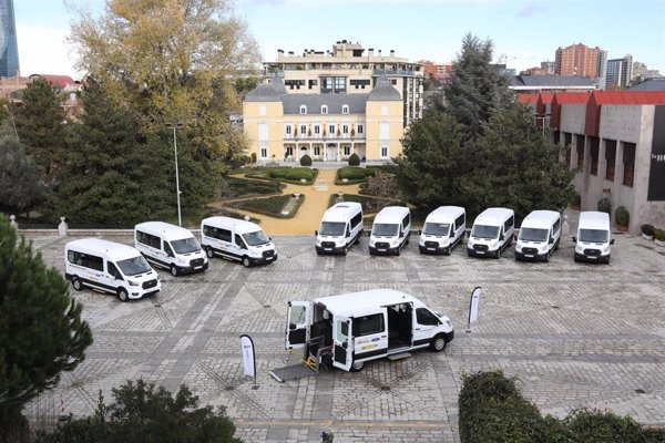 Fundación ONCE, Real Patronato sobre Discapacidad y Ford España entregan 11 vehículos adaptados