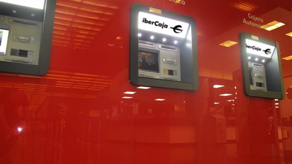 Ibercaja propone reducir las salidas de empleados por ERE de 790 a 750 y los cierres de oficinas de 220 a 208