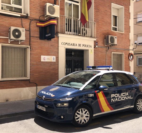 Detenido un presunto agresor sexual reincidente acusado de atacar a una menor en el portal de casa en Alcoy (Alicante)