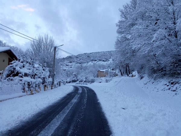 Un total de 439 carreteras siguen afectadas por el hielo y la nieve, 26 de ellas en la red principal