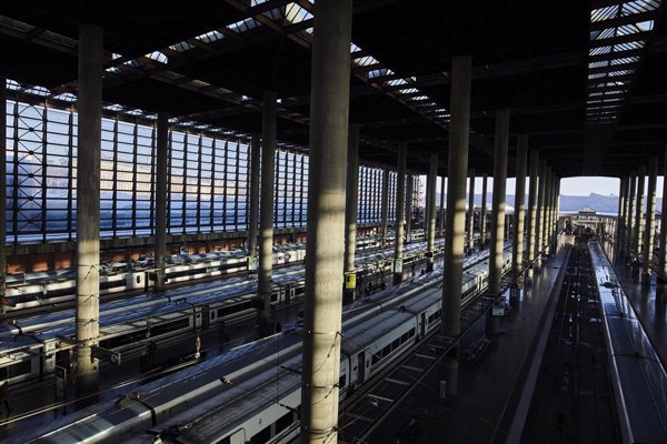 Adif licita el mantenimiento de las estaciones de viajeros por 25 millones de euros