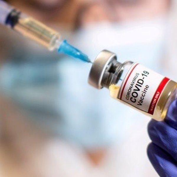 Expertos creen que el proceso de vacunación debe hacerse a escala global para poder frenar la pandemia