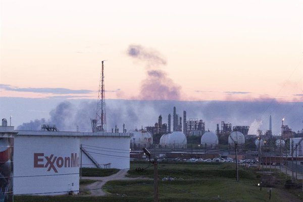 La SEC investiga a la petrolera ExxonMobil por sobrevalorar varios de sus activos, según 'WSJ'